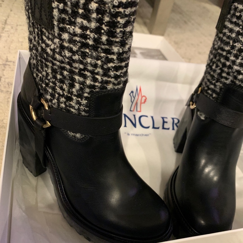 MONCLER boots 👢 - Picture 4 of 11